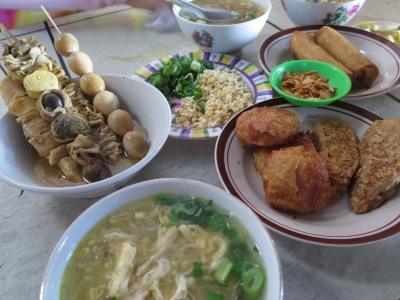 Lumpia Semarang (top right) along with a typical Semarang spread